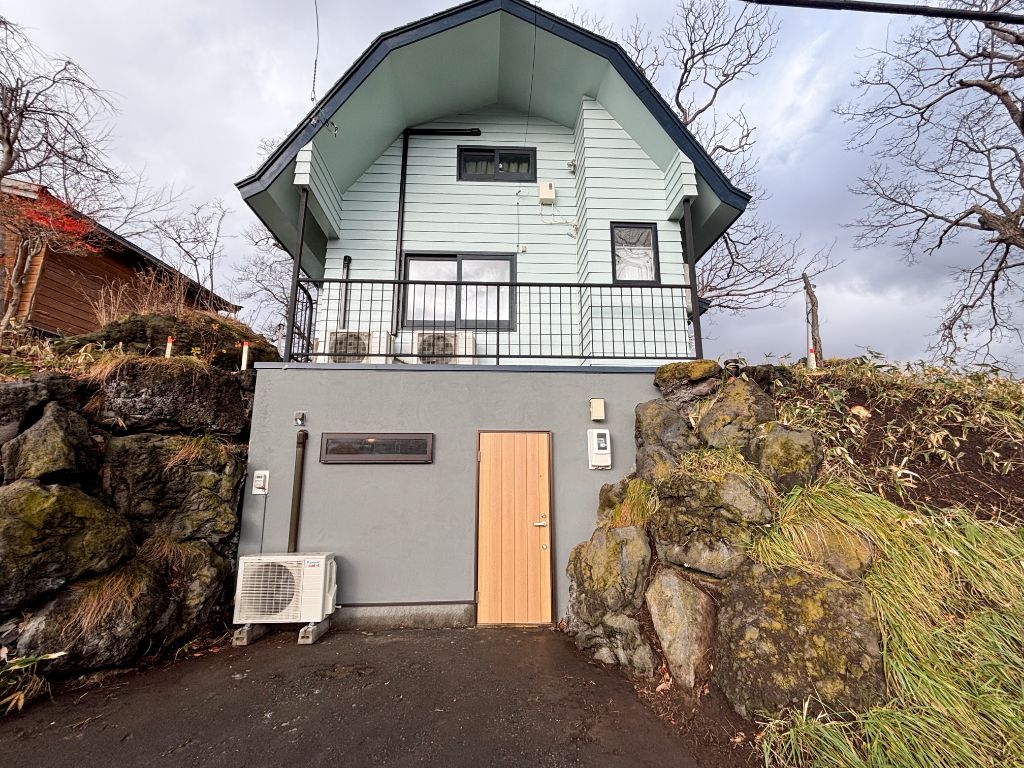 #6 toya tiny cabin 4