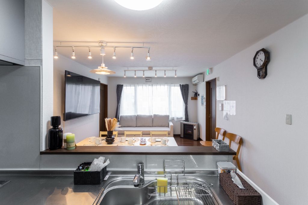 The living room and kitchen of a Kamonoya whole-house rental