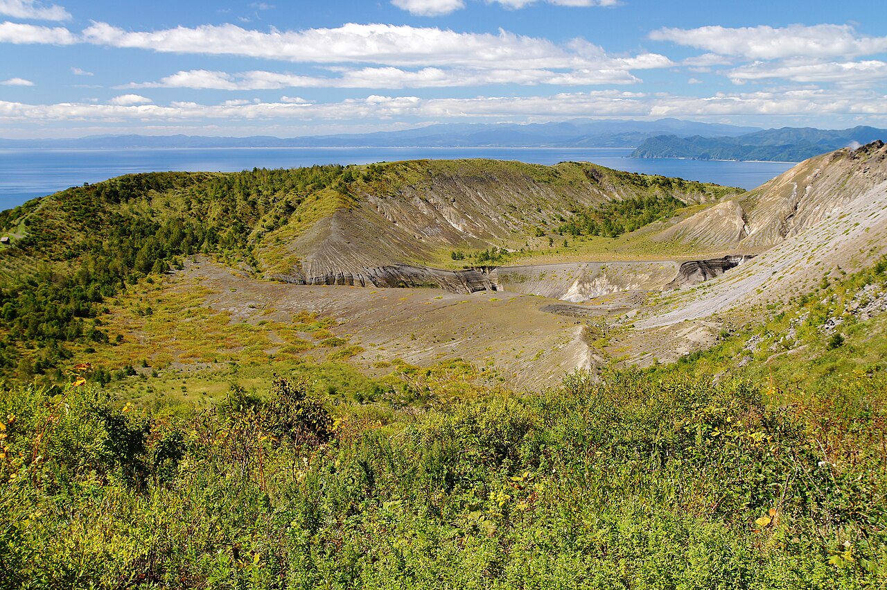 有珠山の火口原