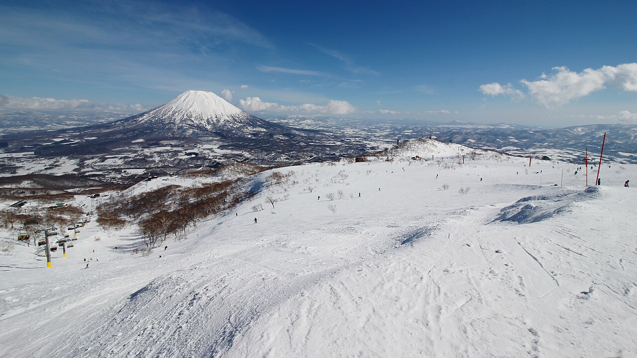 二世古安努普利滑雪场与羊蹄山