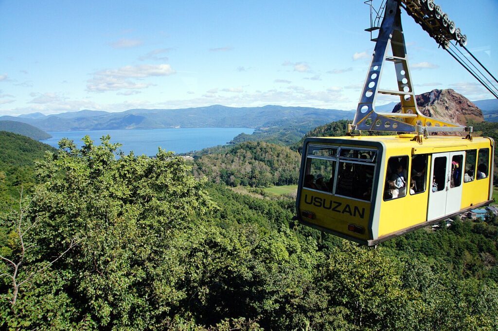 有珠山ロープウェイから望む洞爺湖